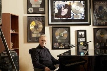Vocal Coach Or Singing Lesson? What Is Vocal Coaching + Top Coaches
