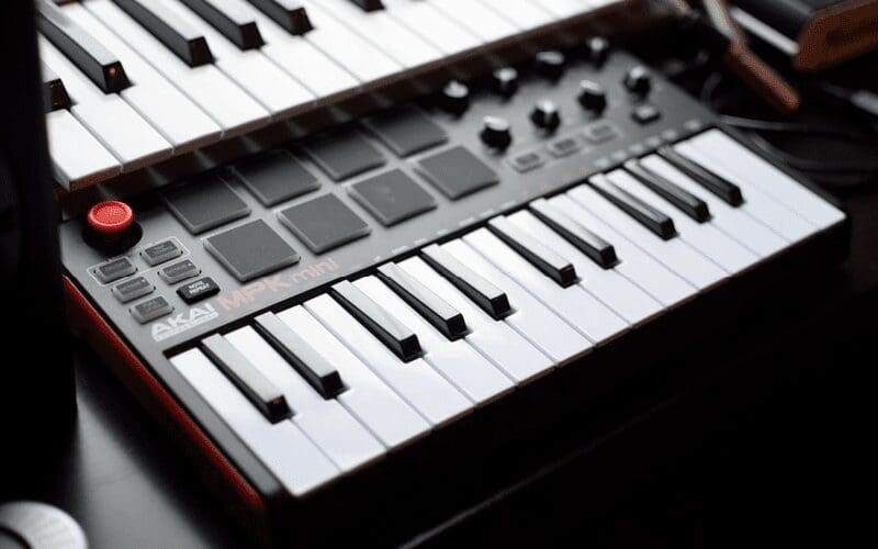 plugi in header image Everything You Need to Know About MIDI header image