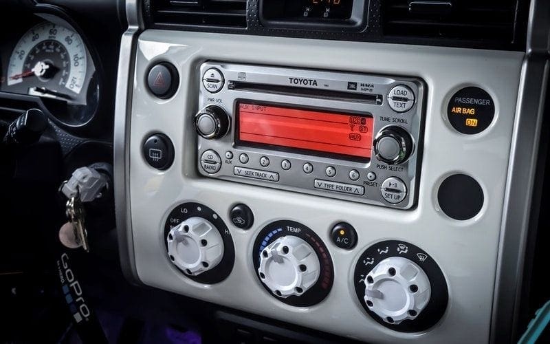 car radio playing kiis fm