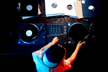 How To Be A DJ For Beginners: The Ultimate Guide