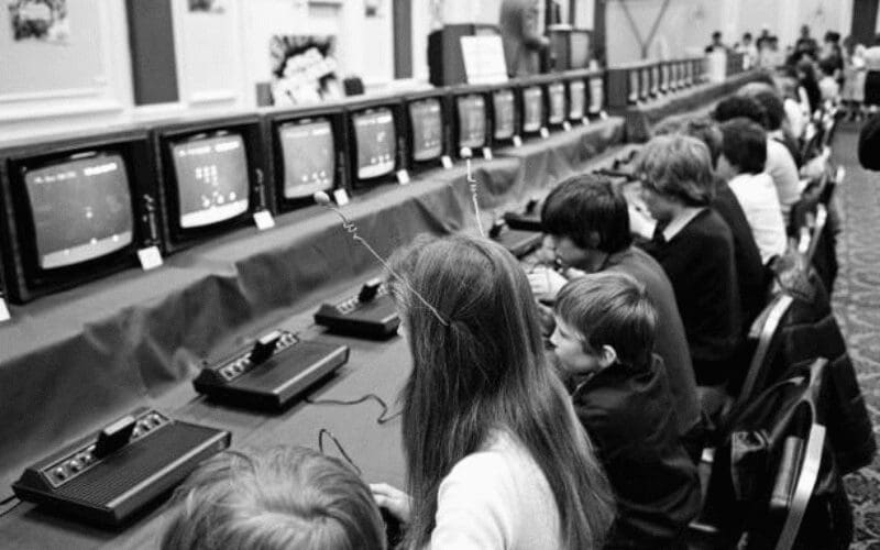 space invaders competition esports with gamers