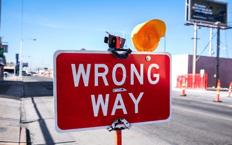 wrong way sign 