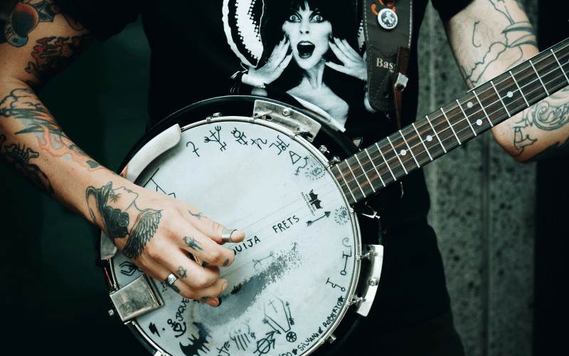 man playing banjo 